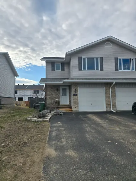 44 Winston AVE, Petawawa, ON K8H 0C1