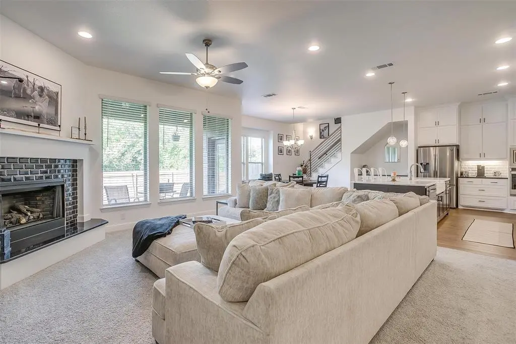 517 Ramon Street, Burleson, TX 76028