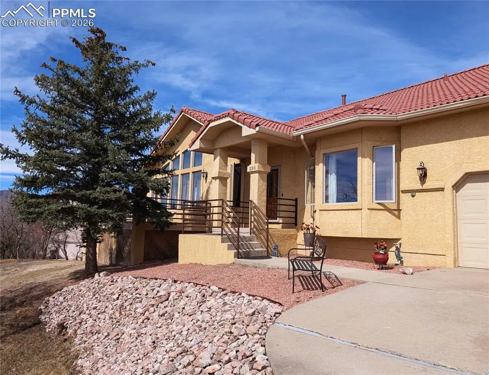 390 Scrub Oak CIR, Monument, CO 80132