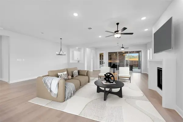 2085 Pine Grove Lane, Arlington, TX 76005