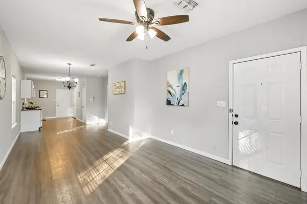 717 E Davis Avenue, Fort Worth, TX 76104