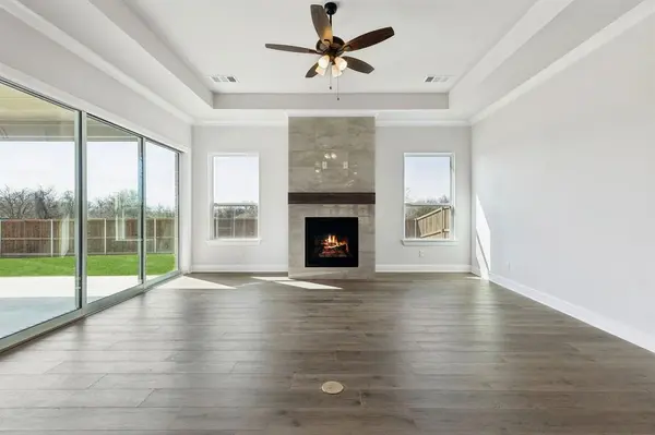 208 Bristol Lane, Azle, TX 76020