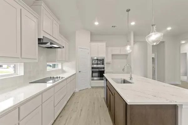 2013 Hickory Lane, Aubrey, TX 76227