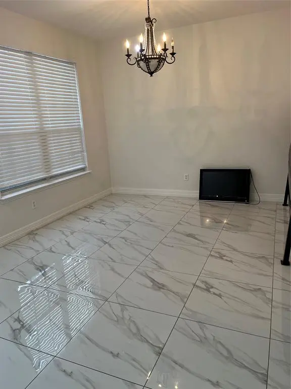 7504 Marsland Lane, Arlington, TX 76001