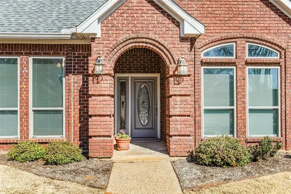 2942 Woodland Hills Drive, Grapevine, TX 76051