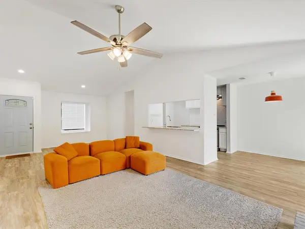 6702 Umphress Road, Dallas, TX 75217