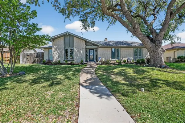 1603 Valleycrest Lane, Carrollton, TX 75006