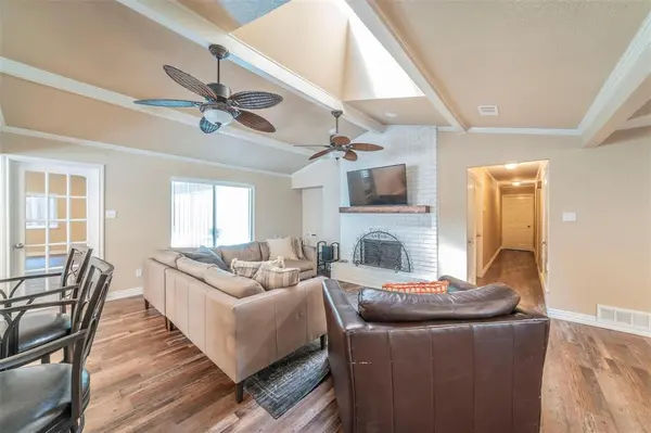 1804 Lincolnshire Drive, Bedford, TX 76021