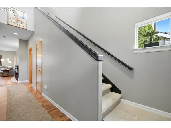 1952 NW YOHN RANCH DR, Mc Minnville, OR 97128