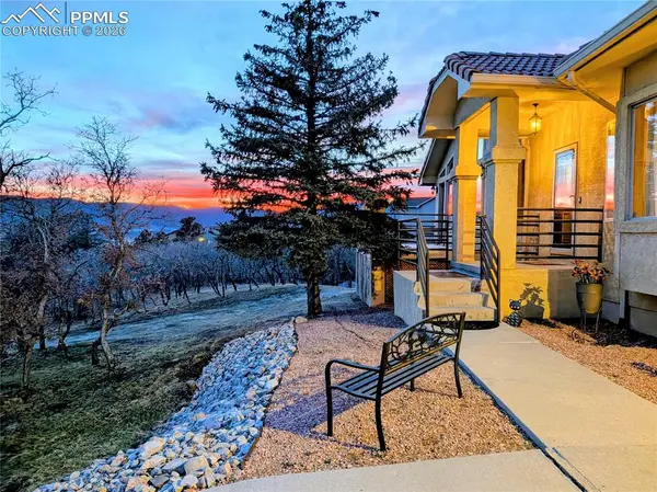 390 Scrub Oak CIR, Monument, CO 80132