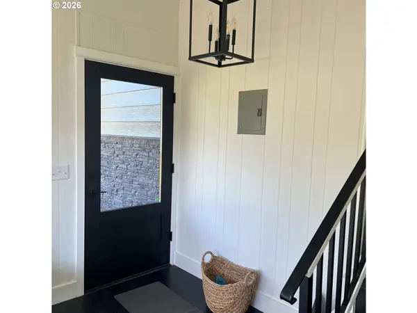 27256 CLEAR LAKE RD, Eugene, OR 97402