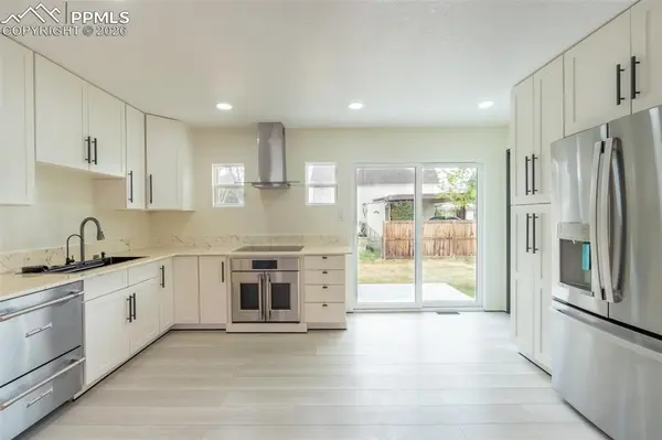 6735 W 2nd AVE, Lakewood, CO 80226