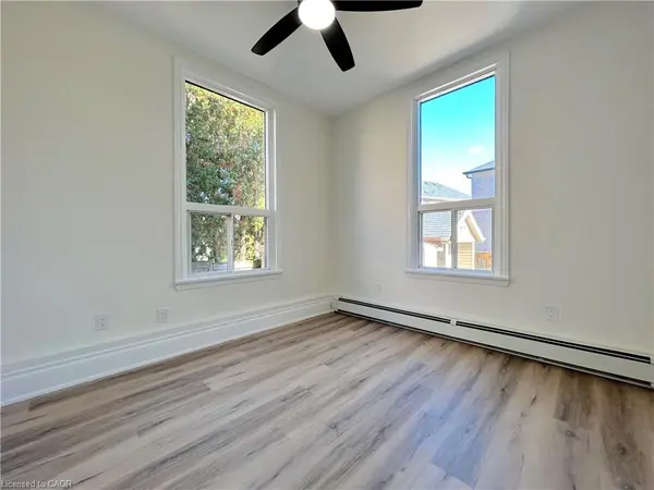 526 Fifty RD #Upper, Hamilton, ON L8E 5T4