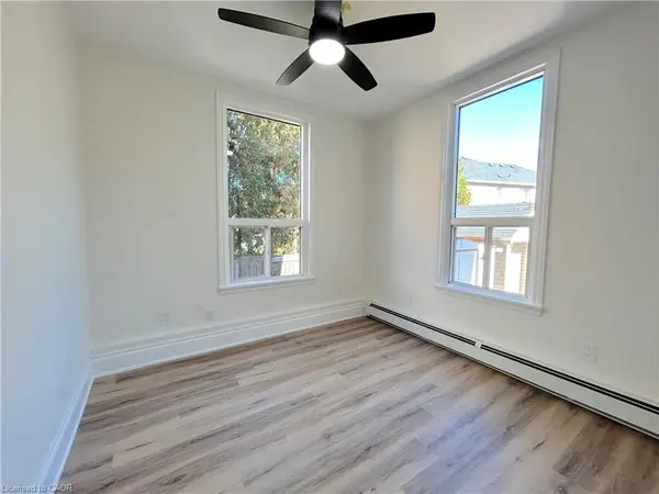 526 Fifty RD #Upper, Hamilton, ON L8E 5T4