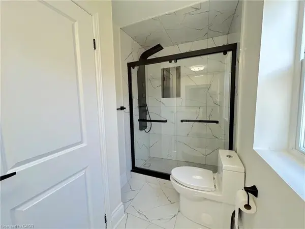 526 Fifty RD #Upper, Hamilton, ON L8E 5T4