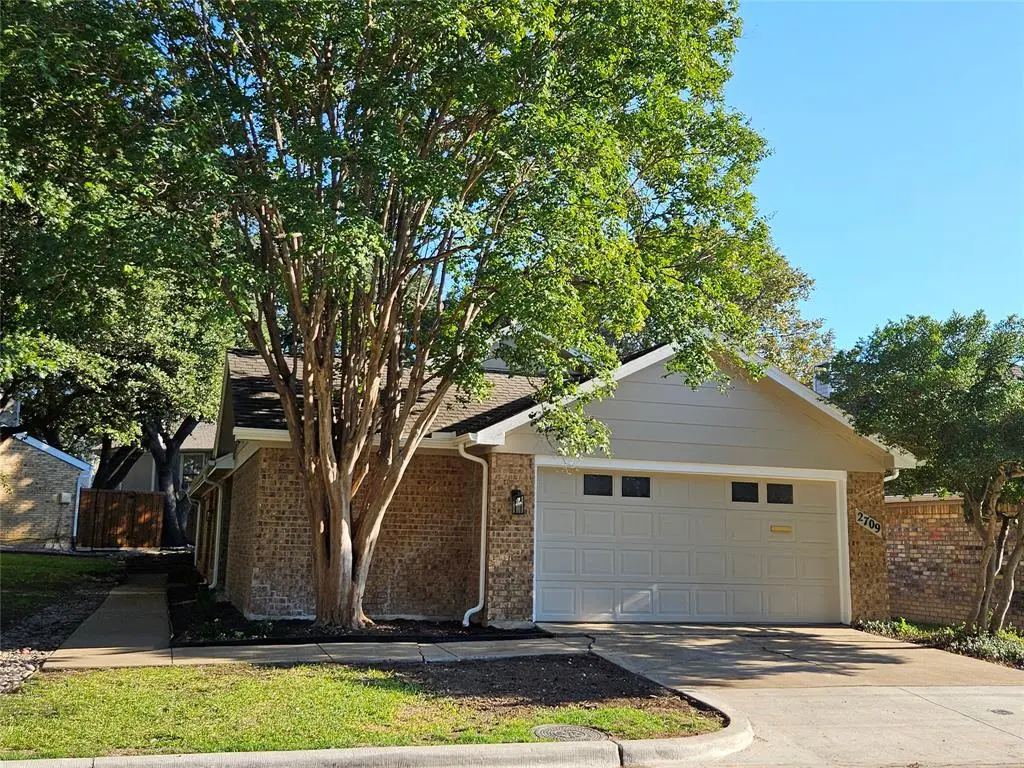 2709 Heather Glen Court, Carrollton, TX 75006