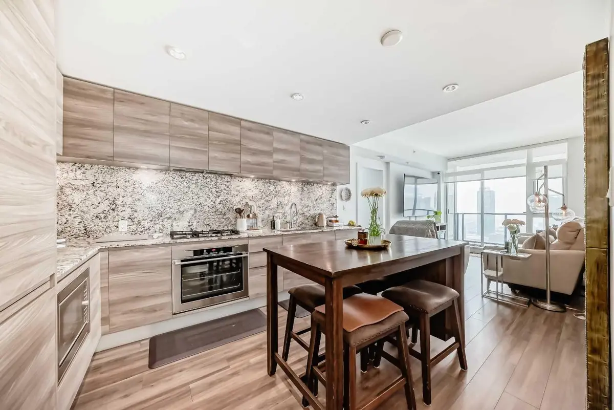 310 12 AVE SW #2205, Calgary, AB T2R 1B5