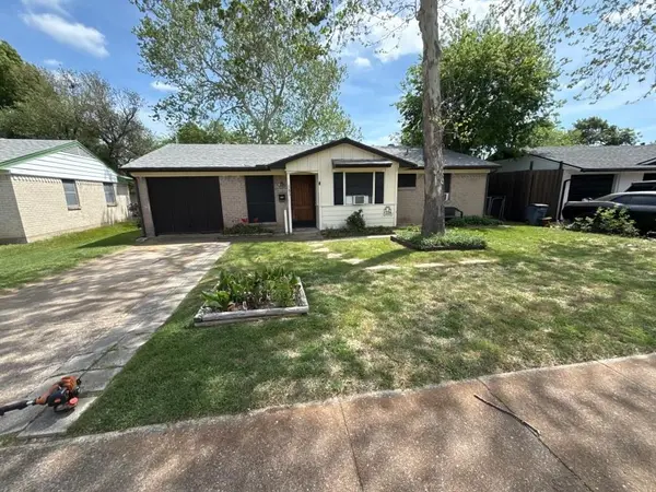 583 Wind River Drive,  Duncanville,  TX 75116