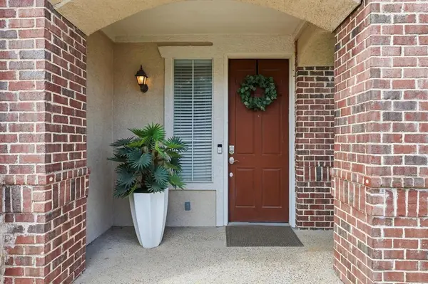 2535 CHAMPAGNE Drive, Irving, TX 75038