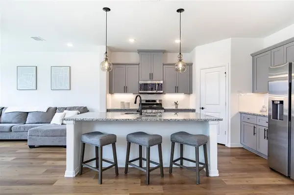 1917 Temple, Van Alstyne, TX 75495