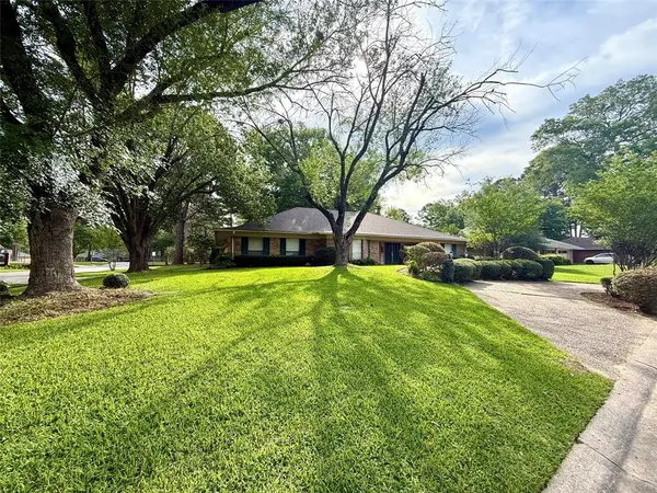 10001 Willowwick Court, Shreveport, LA 71118