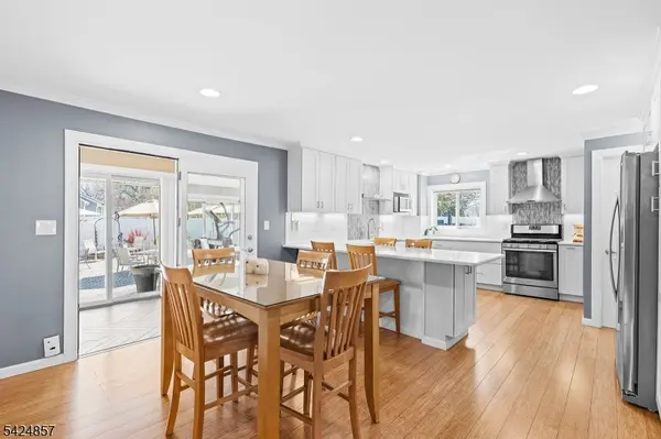 42 Lake Blvd, Aberdeen Twp., NJ 07747