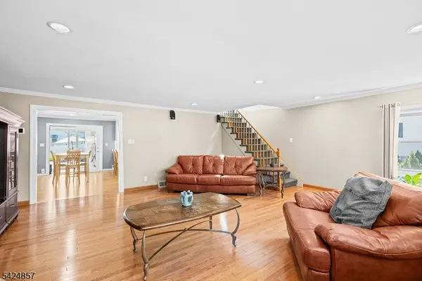 42 Lake Blvd, Aberdeen Twp., NJ 07747