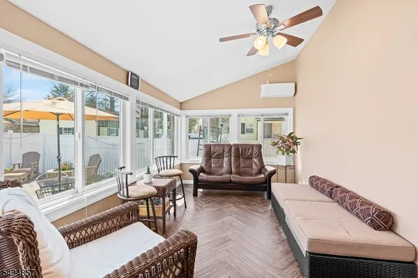 42 Lake Blvd, Aberdeen Twp., NJ 07747