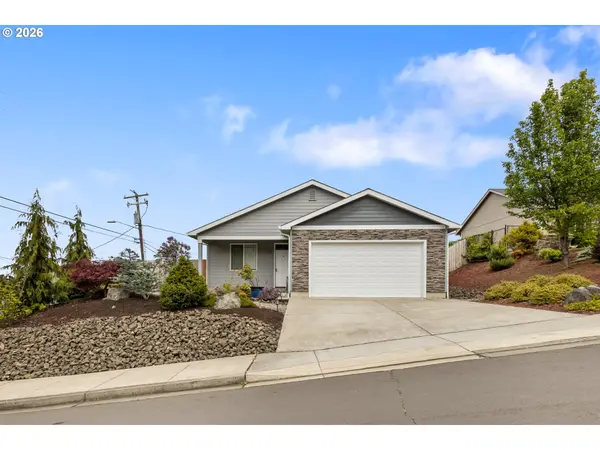 110 W FLANGAS AVE, Roseburg, OR 97471