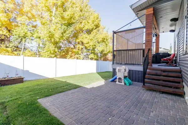 41 Cole WAY, Sylvan Lake, AB T4S 0L5