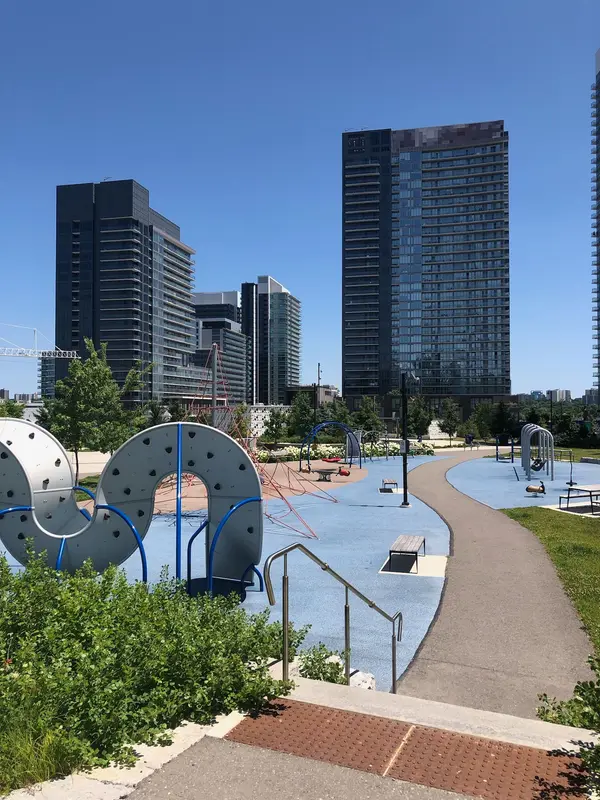 85 Mcmahon DR #606, Toronto C15, ON M2K 0H1