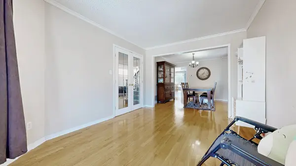 39 Etherington CRES, Barrie, ON L4N 7T2