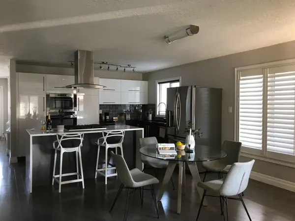 19 Falcon CRES, Barrie, ON L4N 0Y9