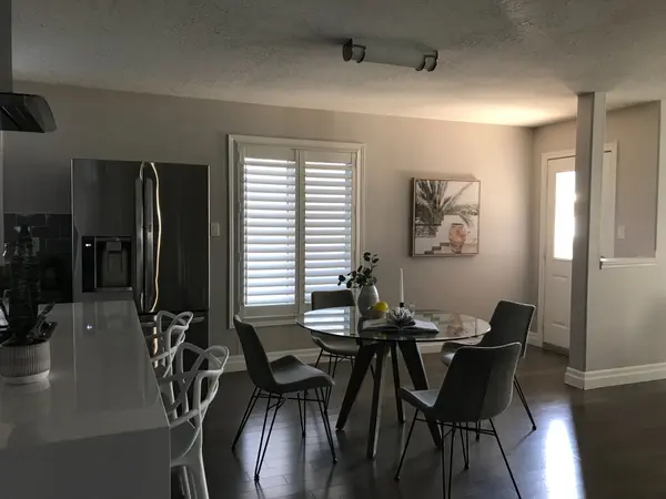 19 Falcon CRES, Barrie, ON L4N 0Y9