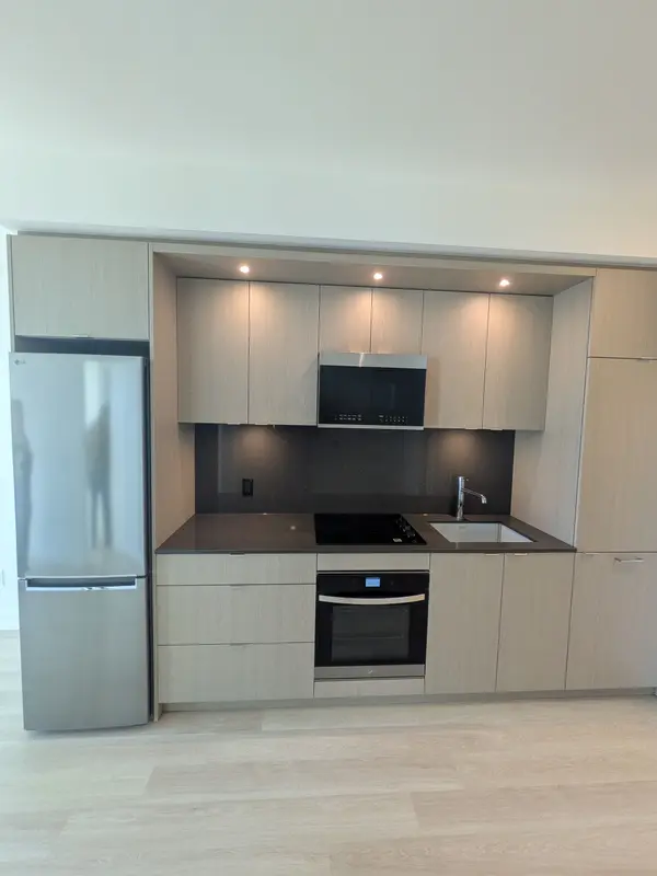 60 Central Park Roadway RD #2401, Toronto W08, ON M9A 3K1