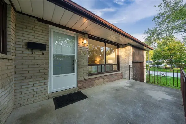 65 Glenmanor DR, Oakville, ON L6K 2B3