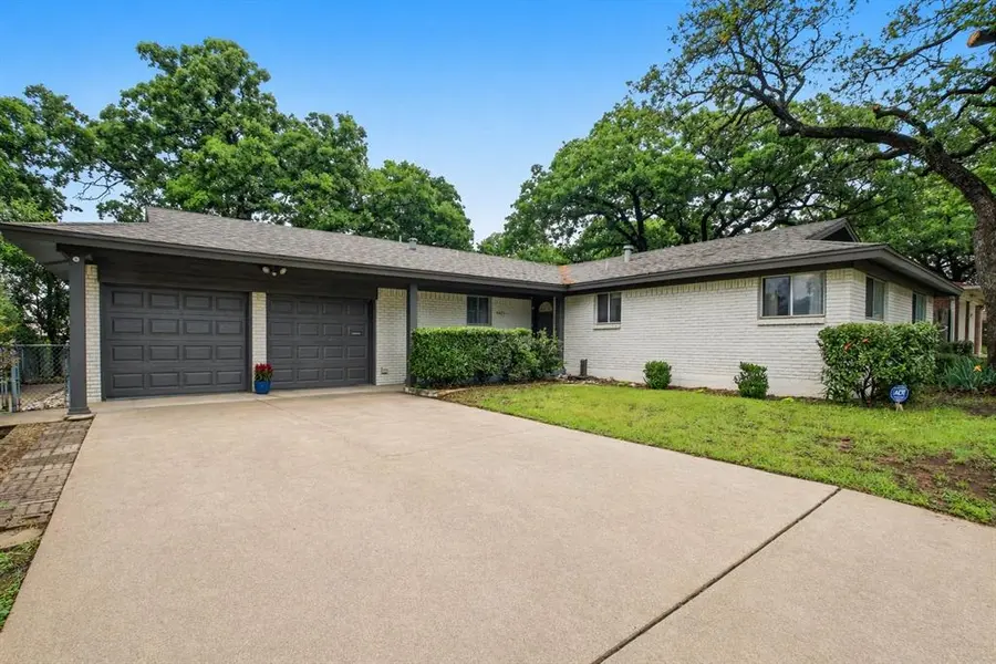 6425 Brentwood Drive, Fort Worth, TX 76112