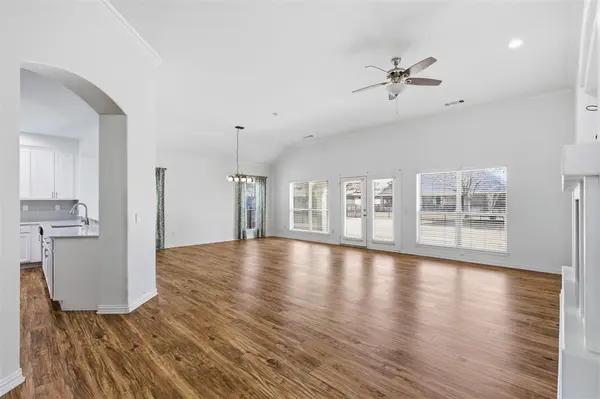 8925 Crestview Drive, Denton, TX 76207