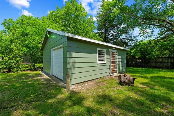 1006 Westridge Avenue, Lancaster, TX 75146