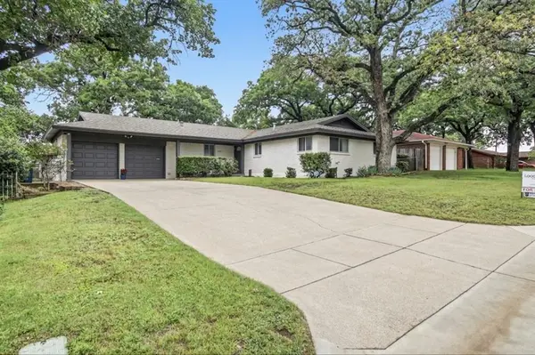 6425 Brentwood Drive, Fort Worth, TX 76112