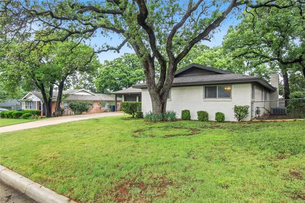 6425 Brentwood Drive, Fort Worth, TX 76112