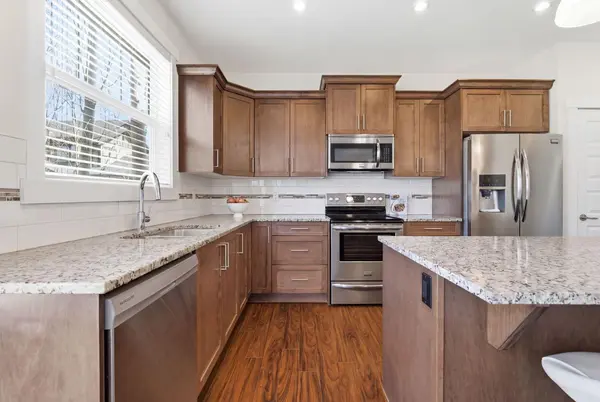 110 Coopers Common SW #403, Airdrie, AB T4B 3Y3