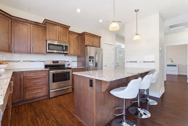 110 Coopers Common SW #403, Airdrie, AB T4B 3Y3