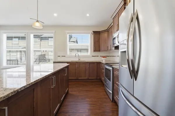 110 Coopers Common SW #403, Airdrie, AB T4B 3Y3