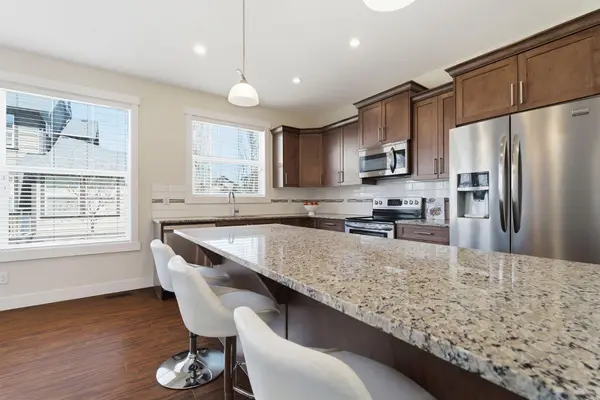 110 Coopers Common SW #403, Airdrie, AB T4B 3Y3