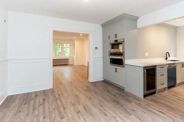 184 Lawrence AVE E, Toronto C04, ON M4N 1T1