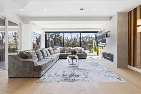 2711 Spruce Needle CT, Mississauga, ON L5L 1N2