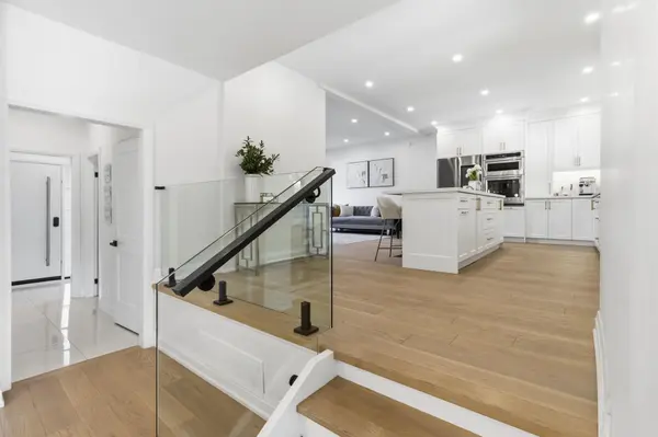 2711 Spruce Needle CT, Mississauga, ON L5L 1N2