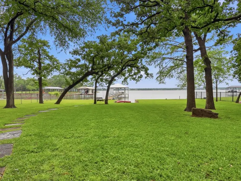 11761 Oakwood Lane, Fort Worth, TX 76179