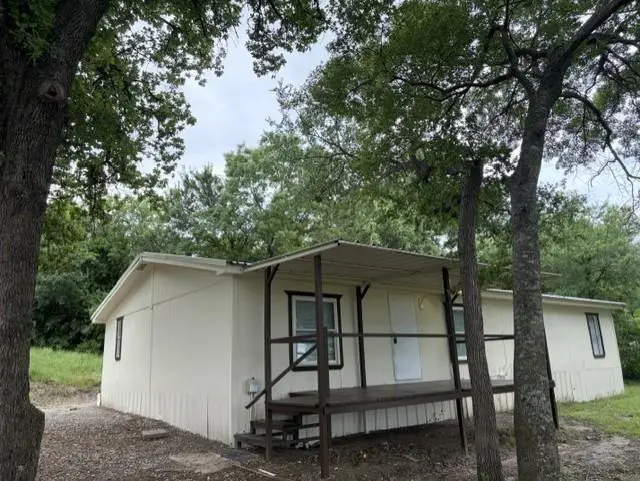 405 Hilltop Meadows Court, Springtown, TX 76082